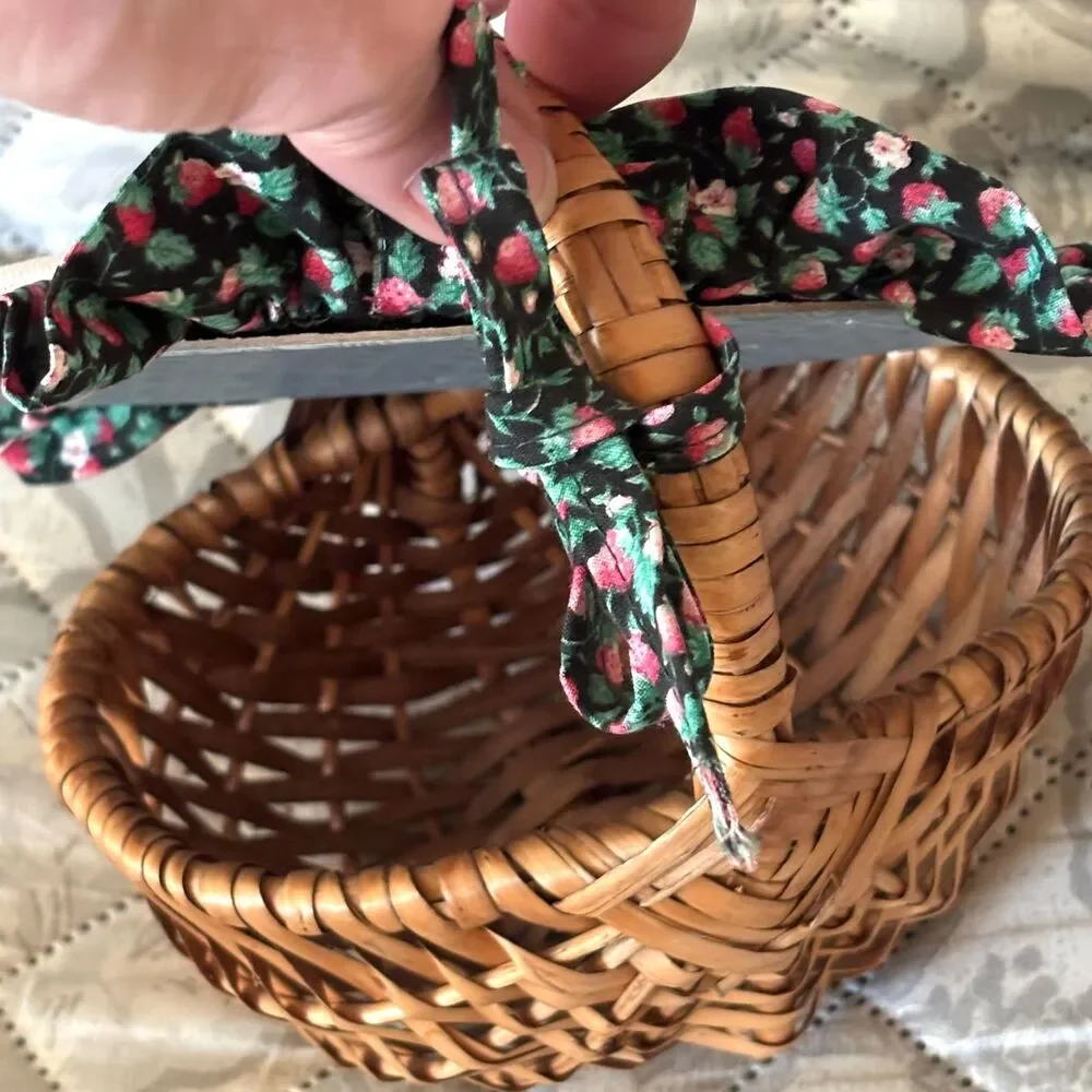 Vintage Wicker Sewing Basket Strawberry Applique Embroidery Floral Cottagecore